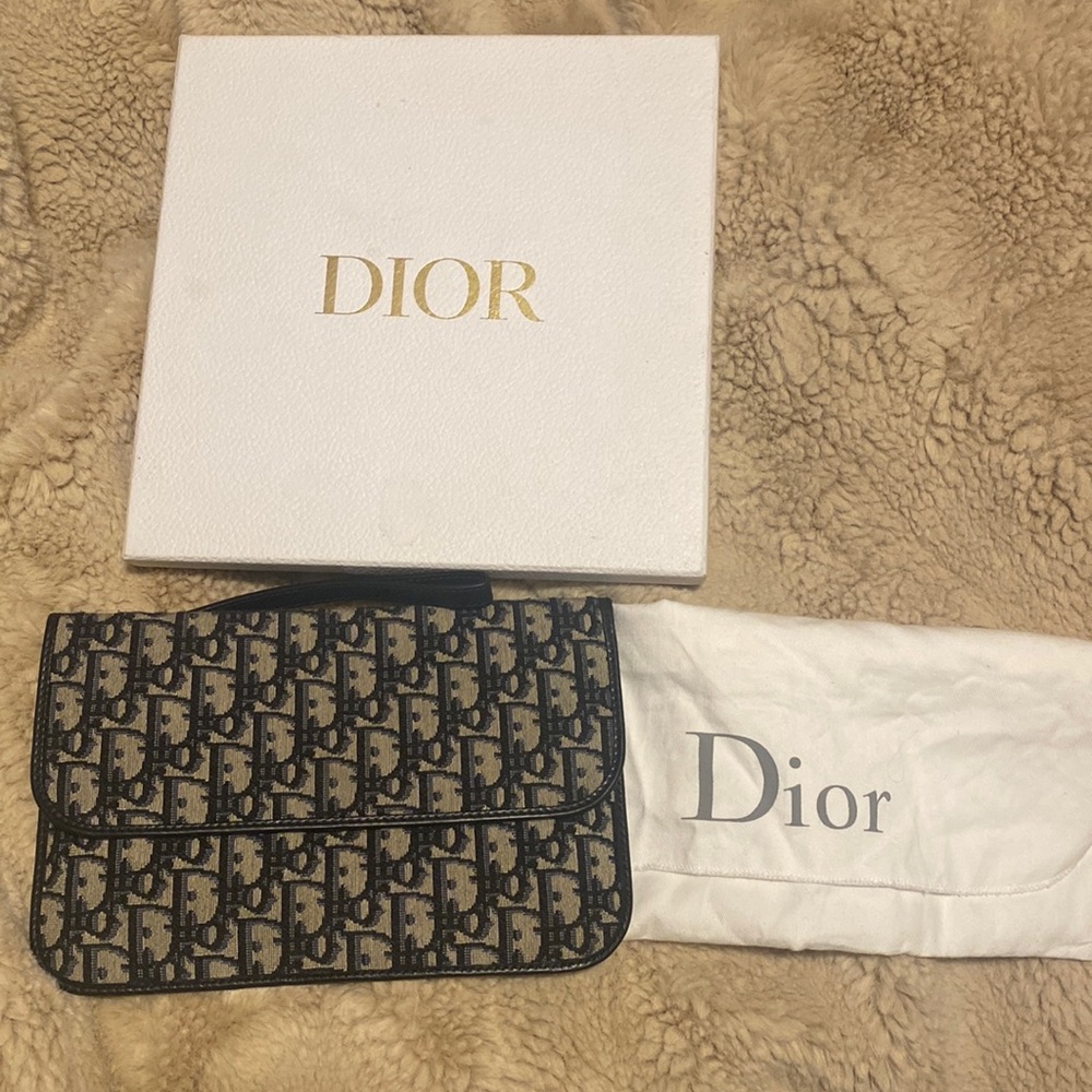 CHRISTIAN DIOR
Oblique Flap Pouch Clutch